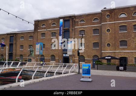 London, Vereinigtes Königreich: Eintritt zum Museum of London Docklands am West India Quay, Canary Wharf Stockfoto