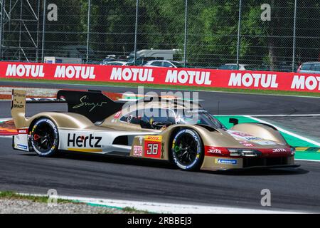 Monza, Italien. 08. Juli 2023. #38 Hertz Team Jota - Porsche 963 Hybrid von Antonio Felix da Costa (PRT) in Aktion während der WEC FIA World Endurance Championship 6 Stunden Monza 2023 bei Autodromo Nazionale Monza. Kredit: SOPA Images Limited/Alamy Live News Stockfoto