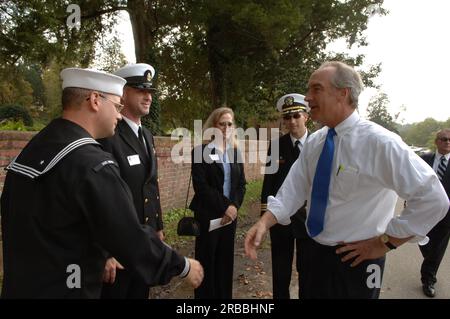 Besuch von Minister Dirk Kempthorne in Yorktown, Virginia, um die Grundsatzrede anlässlich des 225.-jährigen Jubiläums der Schlacht von Yorktown zu halten. Zu den anderen Würdenträgern, die für die Gedenkveranstaltungen zur Verfügung standen, zählten die Senatoren John Warner und George Allen, ehemaliger US-amerikanischer Senator Armeeminister John Marsh, französischer Botschafter in den USA Jean-David Levitte und die französische Verteidigungsministerin Michelle Alliot-Marie. Stockfoto