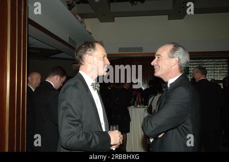 Spendensammlungsgala für den African American Experience Fund (AAEF) der National Park Foundation im Rainbow Room im Rockefeller Center, New York City, New York, wo Minister Dirk Kempthorne der ehemaligen US-Regierung beitrat Botschafter bei den Vereinten Nationen und Bürgerrechtsführer Andrew Young, ehemaliger stellvertretender Arbeitsminister und Pionier der Little-Rock-Schulintegration Ernest Green, Vizepräsidentin der Coca-Cola Company Ingrid Saunders Jones, Nachrichtenkorrespondent und Moderator Gwen Ifill, Und der Vorsitzende des AAEF Kuratoriums Robert Harris unter den Würdenträgern Stockfoto