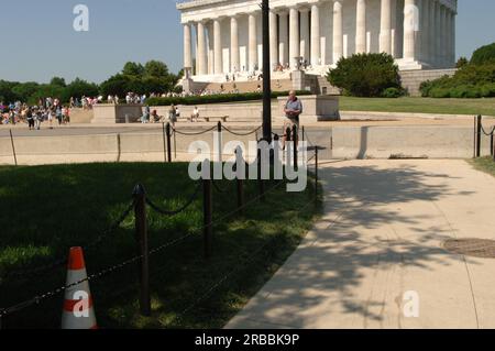 Minister Dirk Kempthorne besucht das Lincoln Memorial in Washington, D.C., um eine Tour zu Unternehmen und Gespräche mit dem National Park Service und den USA zu führen Parkpolizei Stockfoto