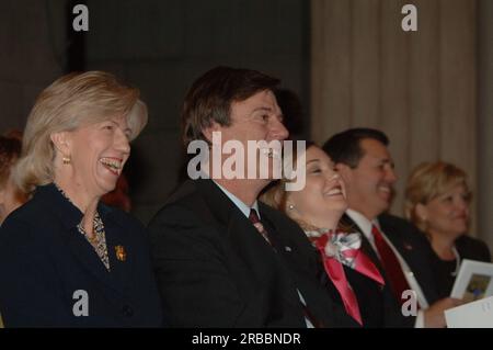Abschiedsversammlung im Innenministerium für Sekretärin Gale Norton, mit Vorträgen von leitenden Beamten des Innenministeriums und der Enthüllung des offiziellen gemalten Porträts von Norton Stockfoto