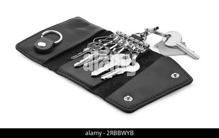 Eleganter Lederhalter mit isolierten Schlüsseln auf weiß Stockfoto
