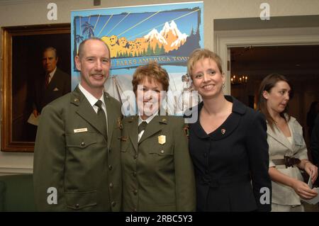 Zeremonie zur Verleihung des Harry Yount Ranger Award 2008 an Gary Moses, den Lake McDonald Sub-District Ranger im Glacier National Park, mit National Park Service Director Mary Bomar, Assistant Secretary for Fish and Wildlife and Parks R. Lyle Laverty, Jr. Und Kevin Havelock, US-Chef der Unilever Corporation, unter den Würdenträgern, die im Innenraum zur Verfügung stehen Stockfoto