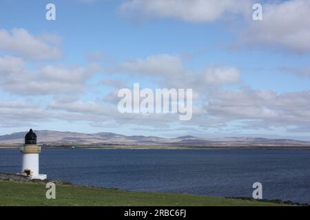 Blick über Loch Indaal von Port Charlotte zum Rest von Islay und Jura Stockfoto