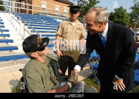 Besuch von Minister Dirk Kempthorne in den Marine Barracks, Washington, D.C., USA Der älteste Posten der Marine Corp und ein nationales historisches Wahrzeichen Stockfoto