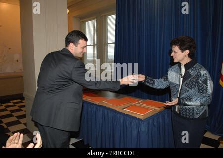Veranstaltung im "Main Interior" zur Würdigung der Beiträge zum "Performance and Accountability Report 2008" des Innenministeriums mit Ausführungen von Stellvertretender Sekretär P. Lynn Scarlett, stellvertretender Sekretär James Cason, Direktor des Haushaltsbüros Pamela Haze, Stellvertretender Kontrolleur Danny Werfel, Direktor des Finanzmanagements Daniel Fletcher, Und Leiter des Planungs- und Leistungsmanagements Richard Beck Stockfoto