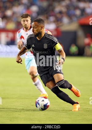 Chicago, USA, 08. Juli 2023. Hany Mukhtar (10) von Major League Soccer (MLS) Nashville SC spielt den Ball gegen den Chicago Fire FC auf dem Soldier Field in Chicago, IL, USA. Kredit: Tony Gadomski / All Sport Imaging / Alamy Live News Stockfoto