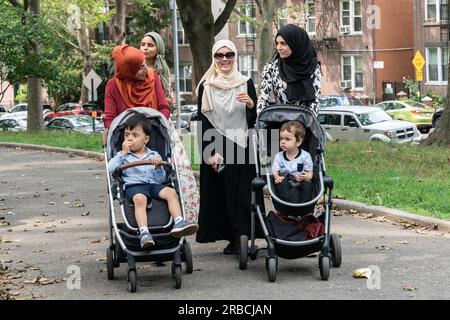 New York, New York, USA. 8. Juli 2023. Atmosphäre während des Eid Adha Festivals in Astoria Park in Queens, New York am 8. Juli 2023 (Kreditbild: © Lev Radin/ZUMA Press Wire) NUR REDAKTIONELLE VERWENDUNG! Nicht für den kommerziellen GEBRAUCH! Stockfoto