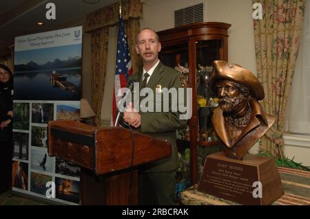 Zeremonie zur Verleihung des Harry Yount Ranger Award 2008 an Gary Moses, den Lake McDonald Sub-District Ranger im Glacier National Park, mit National Park Service Director Mary Bomar, Assistant Secretary for Fish and Wildlife and Parks R. Lyle Laverty, Jr. Und Kevin Havelock, US-Chef der Unilever Corporation, unter den Würdenträgern, die im Innenraum zur Verfügung stehen Stockfoto