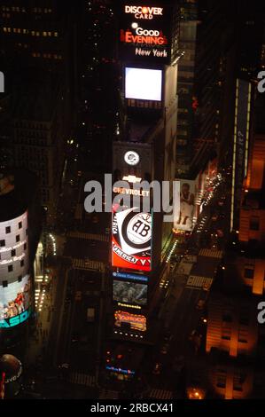 Minister Dirk Kempthorne und Helfer in New York City, New York, für die Tour, Teilnahme an der Einweihung der neuen Gedenkstätte am African Grabstätte National Monument Stockfoto