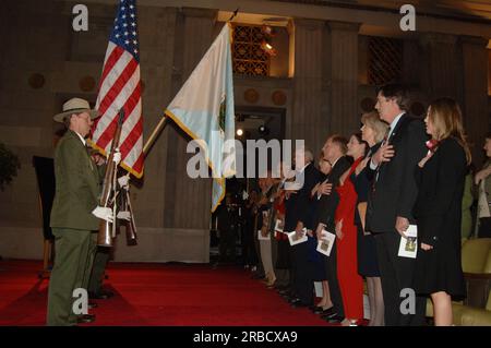 Abschiedsversammlung im Innenministerium für Sekretärin Gale Norton, mit Vorträgen von leitenden Beamten des Innenministeriums und der Enthüllung des offiziellen gemalten Porträts von Norton Stockfoto