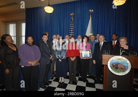 Veranstaltung im "Main Interior" zur Würdigung der Beiträge zum "Performance and Accountability Report 2008" des Innenministeriums mit Ausführungen von Stellvertretender Sekretär P. Lynn Scarlett, stellvertretender Sekretär James Cason, Direktor des Haushaltsbüros Pamela Haze, Stellvertretender Kontrolleur Danny Werfel, Direktor des Finanzmanagements Daniel Fletcher, Und Leiter des Planungs- und Leistungsmanagements Richard Beck Stockfoto