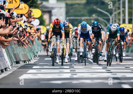 Frankreich. 08. Juli 2023. Foto von Alex Whitehead/SWpix.com - 08/07/2023 - Radfahren - 2023 Tour de France - Stage 8: Libourne to Limoges (200,7km) - Mads Pedersen von Lidl-Trek gewinnt die Bühne. Kredit: SWpix/Alamy Live News Stockfoto