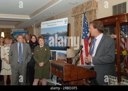 Zeremonie zur Verleihung des Harry Yount Ranger Award 2008 an Gary Moses, den Lake McDonald Sub-District Ranger im Glacier National Park, mit National Park Service Director Mary Bomar, Assistant Secretary for Fish and Wildlife and Parks R. Lyle Laverty, Jr. Und Kevin Havelock, US-Chef der Unilever Corporation, unter den Würdenträgern, die im Innenraum zur Verfügung stehen Stockfoto