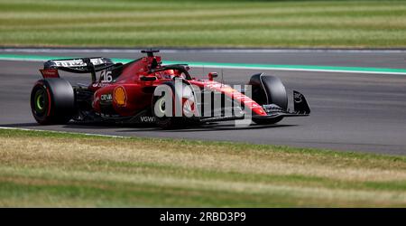 London, Großbritannien. 8. Juli 2023. Monacan Charles Leclerc von Ferrari nimmt am 8. Juli 2023 an einer Qualifikationssitzung des Formel-1-Grand Prix 2023 in Großbritannien auf dem Silverstone Circuit Teil. Kredit: Li Ying/Xinhua/Alamy Live News Stockfoto