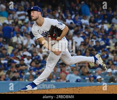 Los Angeles, Usa. 08. Juli 2023. Der Pitcher Michael Grove der Los Angeles Dodgers holt sich am Samstag, den 8. Juli 2023, beim sechsten Inning gegen die Los Angeles Angels im Dodger Stadium in Los Angeles ein. Foto: Jim Ruymen/UPI Credit: UPI/Alamy Live News Stockfoto