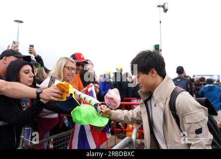 Yuki Tsunoda von AlphaTauri kommt vor dem Großen Preis 2023 in Silverstone, Towcester. Foto: Sonntag, 9. Juli 2023. Stockfoto