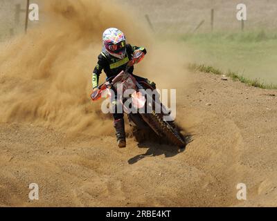 Rhynie Motocross Track, Aberdeenshire, 8. Juli 2023, Teilnehmer an der ADMC 2023 Club Championship bei sonnigen und staubigen Bedingungen. © Malcolm G. Stockfoto