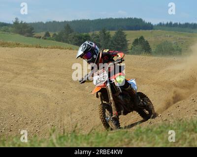 Rhynie Motocross Track, Aberdeenshire, 8. Juli 2023, Teilnehmer an der ADMC 2023 Club Championship bei sonnigen und staubigen Bedingungen. © Malcolm G. Stockfoto