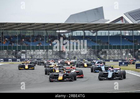 Start, Abfahrt, 11 IWASA Ayumu (jpn), DAMS, Dallara F2, Action 06 MARTINS Victor (FRA), ART Grand Prix, Dallara F2, Action während der 8. Runde der FIA Formel-2-Meisterschaft 2023 vom 7. Bis 9. Juli 2023 auf dem Silverstone Circuit in Silverstone, Großbritannien Stockfoto