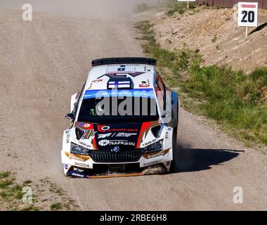 Karlstad, Schweden, 8. Juli, 2023 SS 16 - COLIN's 2 (POWER STAGE) ERC Bauhaus Royal Rally of Scandinavia Mikko HEIKKIL€ (FIN) mit Beifahrer Samu VAALERI (FIN), ?KODAFabia Evo, Mikko HeikkilŠ, RC2 Rally2, ERC1 Kredit: PEO Mšller/Alamy Live News Stockfoto