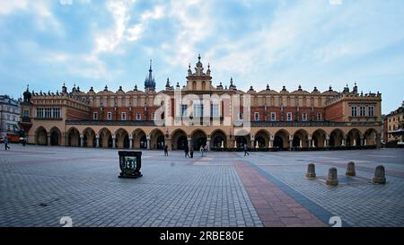 Tuchhalle auf Rynek Glowny (Hauptplatz) in Krakau, Polen Stockfoto