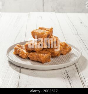 Chinesische Küche, frittiertes Schweinefleisch, Spare Ribs mit Knoblauch Stockfoto