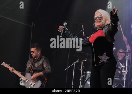 Southampton, Großbritannien. 08. Juli 2023. Der englische Sänger und Songwriter Kim Wilde hat Kim Smith geboren und tritt live auf der Bühne des Let's Rock 80s Revival Festivals in Southampton, Hampshire, auf. (Foto: Dawn Fletcher-Park/SOPA Images/Sipa USA) Guthaben: SIPA USA/Alamy Live News Stockfoto