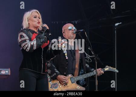 Southampton, Großbritannien. 08. Juli 2023. Englischer Sänger und Songwriter Kim Wilde, geboren Kim Smith und Gitarrenbruder Ricky Wilde, geboren Richard James Reginald Steven Smith, live auf der Bühne beim Let's Rock 80s Revival Festival in Southampton, Hampshire. (Foto: Dawn Fletcher-Park/SOPA Images/Sipa USA) Guthaben: SIPA USA/Alamy Live News Stockfoto