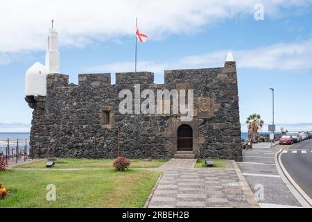 Historische Festung, die im 16. Jahrhundert erbaut wurde, um die Stadt, einst ein wichtiger Hafen, gegen Piratenangriffe in Castillo de San Miguel Garachico zu verteidigen Stockfoto