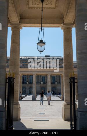 Courtyard of Honour, Palais-Royal, ein ehemaliger französischer Königspalast in der Rue Saint-Honoré im 1. Arrondissement, Paris, Frankreich Stockfoto