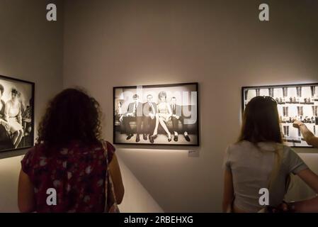 Elliott Erwitt Retrospektive im Maillol Museum, einem Kunstmuseum, das dem Werk des französischen Bildhauers Aristide Maillol gewidmet ist. Paris, Frankreich Stockfoto