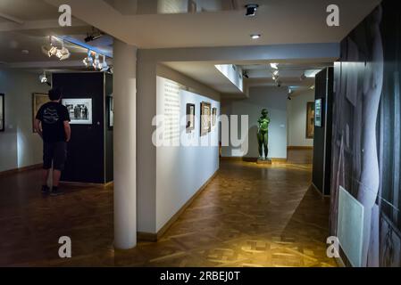 Elliott Erwitt Retrospektive im Maillol Museum, einem Kunstmuseum, das dem Werk des französischen Bildhauers Aristide Maillol gewidmet ist. Paris, Frankreich Stockfoto