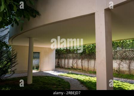 Vorgarten der Villa La Roche, ein Haus, das von Le Corbusier und seinem Cousin Pierre Jeanneret in den Jahren 1923 bis 1925 entworfen wurde. In der sich jetzt die Fondation Le Corb befindet Stockfoto