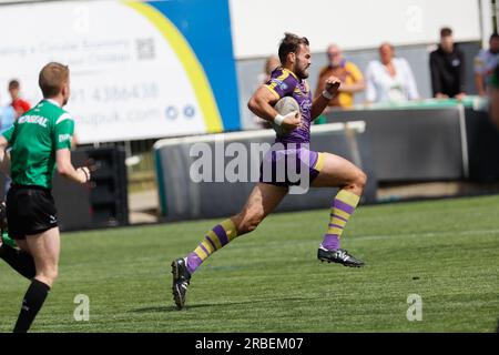 Jay Chapelhow von Newcastle Thunder läuft während DES BETFRED-Meisterschaftsspiels zwischen Newcastle Thunder und Whitehaven RLFC am Sonntag, den 9. Juli 2023, im Kingston Park, Newcastle. (Foto: Chris Lishman | MI News) Stockfoto