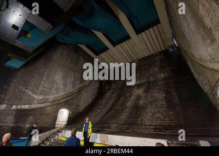 Der 1.200-Tonnen-Bascule mit einem 400-Tonnen-Gegengewicht auf einer Seite der Tower Bridge Stockfoto