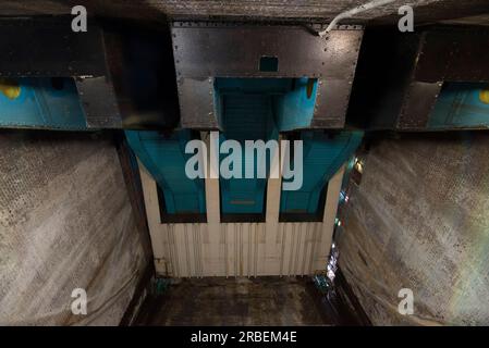Der 1.200-Tonnen-Bascule mit einem 400-Tonnen-Gegengewicht auf einer Seite der Tower Bridge Stockfoto