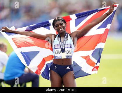 Daryll Neita feiert den Sieg im Finale der Frauen 200m am zweiten Tag der britischen Leichtathletik-Meisterschaft und der Weltmeisterschaft in der Manchester Regional Arena. Foto: Sonntag, 9. Juli 2023. Stockfoto