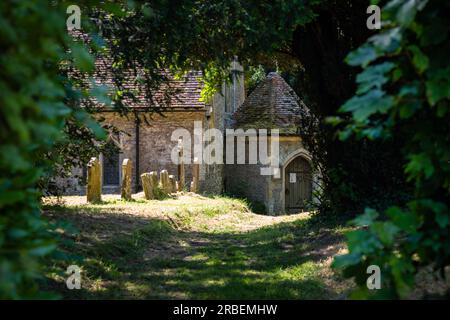 Die Pfarrkirche Allerheiligen & St. Nicolas in Icklesham in der Nähe von Winchelsea in East Sussex Stockfoto