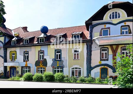 Neuberg, Steiermark, Österreich. 30. Juni 2023. Gebäude im Friedensreich Hundertwasser noch in Neuberg Stockfoto