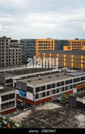 Die Geschäftsstadt Chengdu an einem bewölkten Tag. Stockfoto