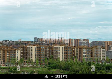 Die Geschäftsstadt Chengdu an einem bewölkten Tag. Stockfoto