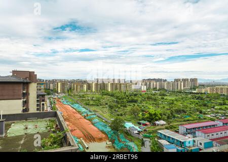 Die Geschäftsstadt Chengdu an einem bewölkten Tag. Stockfoto