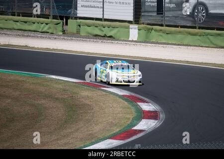 Vallelunga Circuit, Rom, Italien 9 2023. Juli - Nascar Whelen Euro Series, EnPro RENNEN 2. Vittorio Ghirelli (ITA), Gewinner des Rennens, in Aktion auf der Rennstrecke. Foto: Fabio Pagani/Alamy Live News Stockfoto