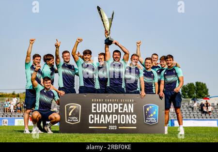 Hamburg, Deutschland. 09. Juli 2023. Team Ireland jubelt als Gesamtsieger der Sevens Europameisterschaft der Männer im Sportpark Steinwiesenweg. Kredit: Axel Heimken/dpa/Alamy Live News Stockfoto