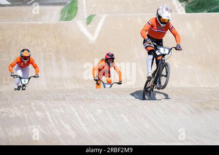 Besancon, Frankreich. 09. Juli 2023. BESANCON, FRANKREICH - JULI 9: Merel Smulders der Niederlande, Michelle Wissing der Niederlande und Manon Veenstra der Niederlande treten am 3. Tag der UEC BMX-Europameisterschaft 2023 beim Complexe sportif du Rosemont am 9. Juli 2023 in Besancon am Finale des Women's Team Time Trial an. Frankreich (Foto von Rene Nijhuis/BSR Agency) Kredit: BSR Agency/Alamy Live News Stockfoto