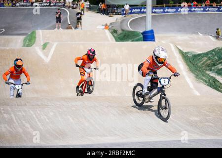 Besancon, Frankreich. 09. Juli 2023. BESANCON, FRANKREICH - JULI 9: Merel Smulders der Niederlande, Michelle Wissing der Niederlande und Manon Veenstra der Niederlande treten am 3. Tag der UEC BMX-Europameisterschaft 2023 beim Complexe sportif du Rosemont am 9. Juli 2023 in Besancon am Finale des Women's Team Time Trial an. Frankreich (Foto von Rene Nijhuis/BSR Agency) Kredit: BSR Agency/Alamy Live News Stockfoto