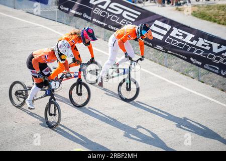 Besancon, Frankreich. 09. Juli 2023. BESANCON, FRANKREICH - JULI 9: Merel Smulders der Niederlande, Michelle Wissing der Niederlande und Manon Veenstra der Niederlande treten am 3. Tag der UEC BMX-Europameisterschaft 2023 beim Complexe sportif du Rosemont am 9. Juli 2023 in Besancon am Finale des Women's Team Time Trial an. Frankreich (Foto von Rene Nijhuis/BSR Agency) Kredit: BSR Agency/Alamy Live News Stockfoto