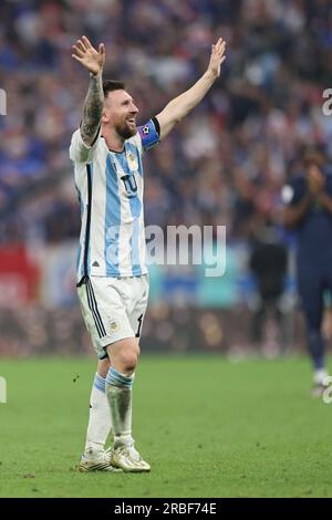 Lusail, Katar, 18. Dezember 2022. Lionel Messi feiert mit seiner Familie am Ende des Spiels Argentinien gegen Frankreich, Match 64, Finalspiel des Stockfoto